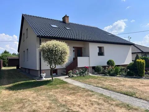 Tentýž dům s dokončenou zateplenou fasádou